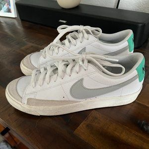 Nike Blazer Low - womens size 8/kids 6.5